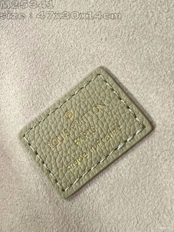 MM-47*30*14CM Low Key Cabas LOUIS VUITTON 0820